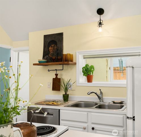 13337 25th Avenue NE, Seattle, WA 98125