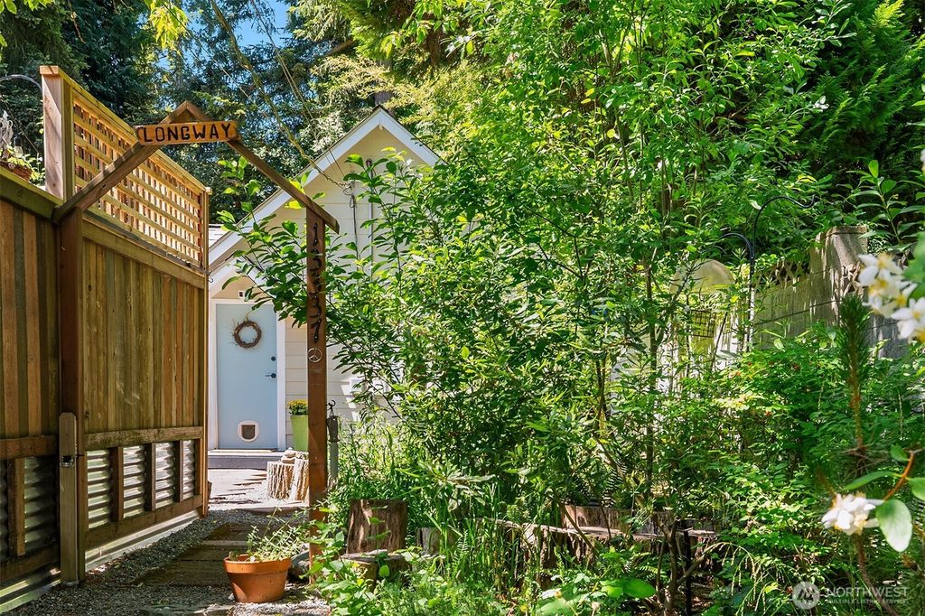 13337 25th Avenue NE, Seattle, WA 98125