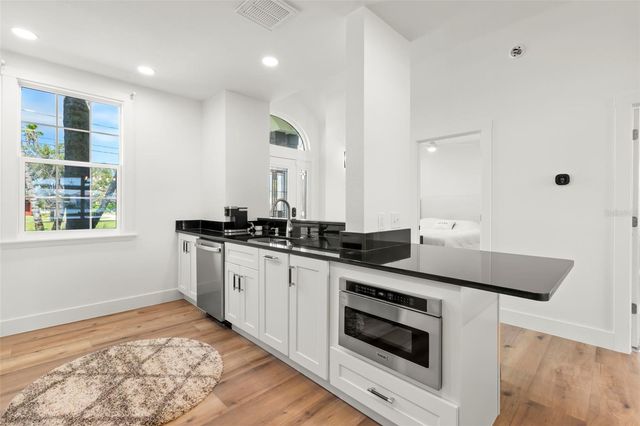 819 BAY ESPLANADE, Clearwater Beach, FL 33767