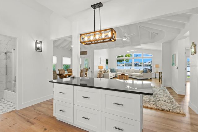 819 BAY ESPLANADE, Clearwater Beach, FL 33767