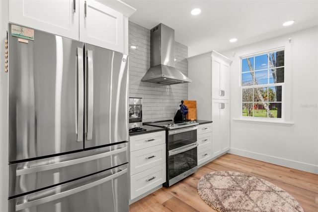 819 BAY ESPLANADE, Clearwater Beach, FL 33767