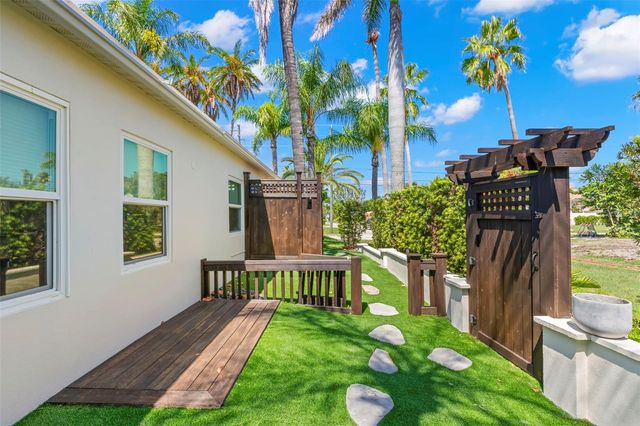 819 BAY ESPLANADE, Clearwater Beach, FL 33767
