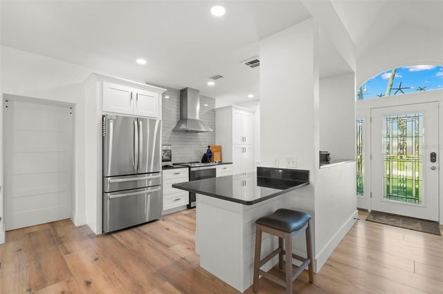 819 BAY ESPLANADE, Clearwater Beach, FL 33767
