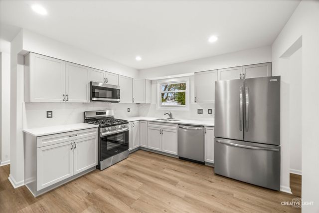 795 N Elmwood Drive, Aurora, IL 60506