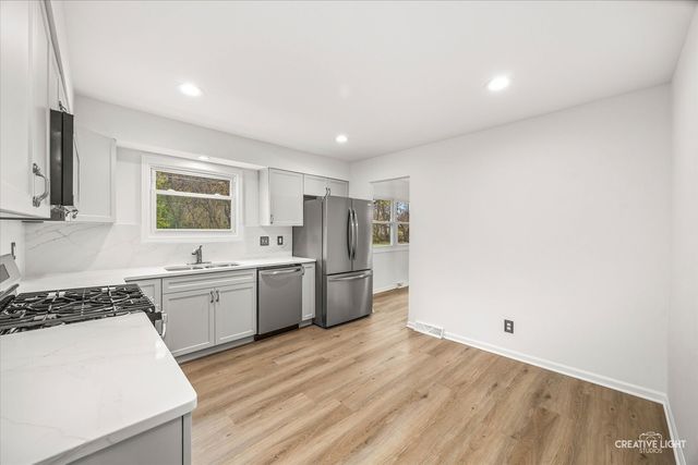 795 N Elmwood Drive, Aurora, IL 60506