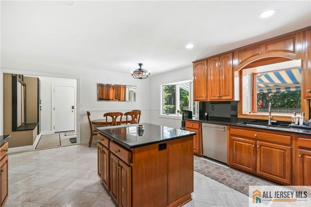 16 Phyllis Place, Milltown, NJ 08850