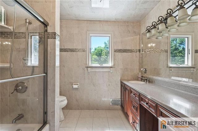 16 Phyllis Place, Milltown, NJ 08850