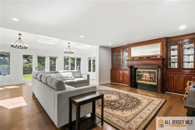 16 Phyllis Place, Milltown, NJ 08850