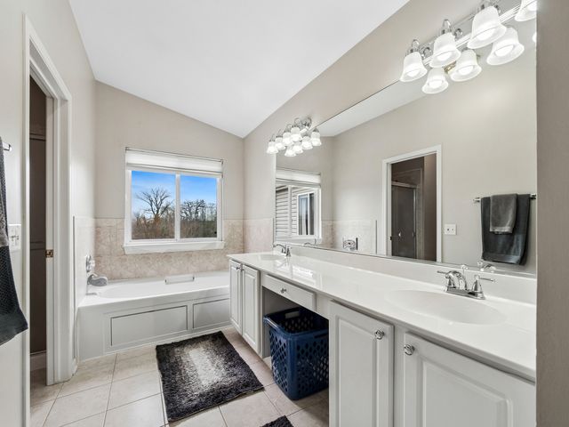 1656 Normandy Woods Court, Grayslake, IL 60030