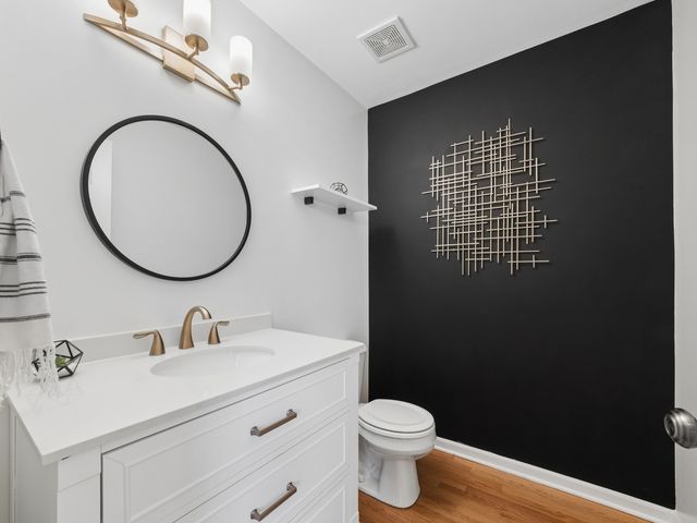 1656 Normandy Woods Court, Grayslake, IL 60030