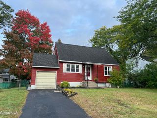 18 De Voe Drive, Colonie, NY 12205