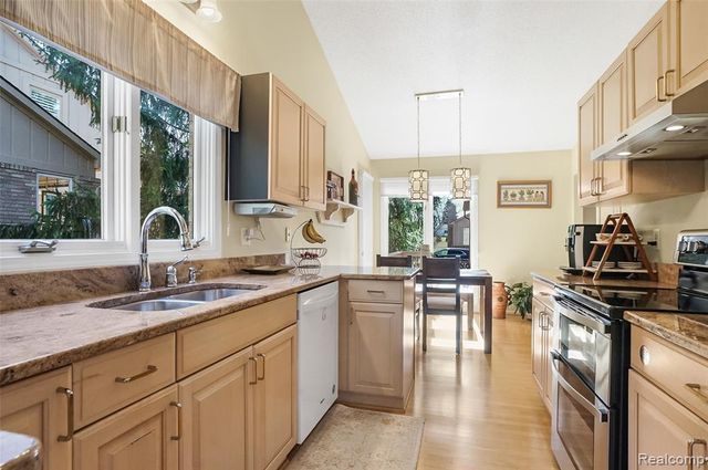 21700 River Ridge Trail Unit 177, Farmington Hills, MI 48335