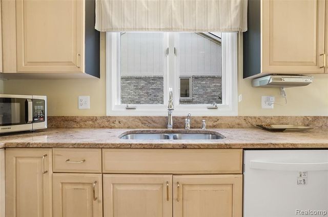 21700 River Ridge Trail Unit 177, Farmington Hills, MI 48335