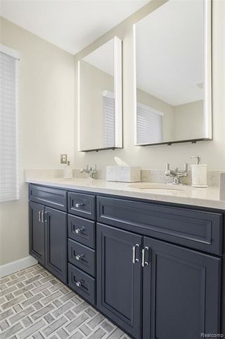 21700 River Ridge Trail Unit 177, Farmington Hills, MI 48335