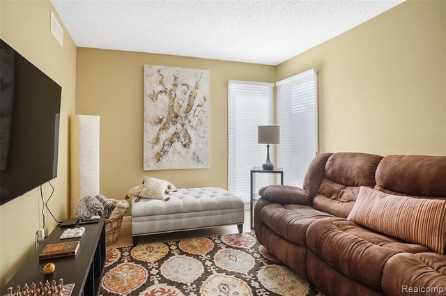 21700 River Ridge Trail Unit 177, Farmington Hills, MI 48335