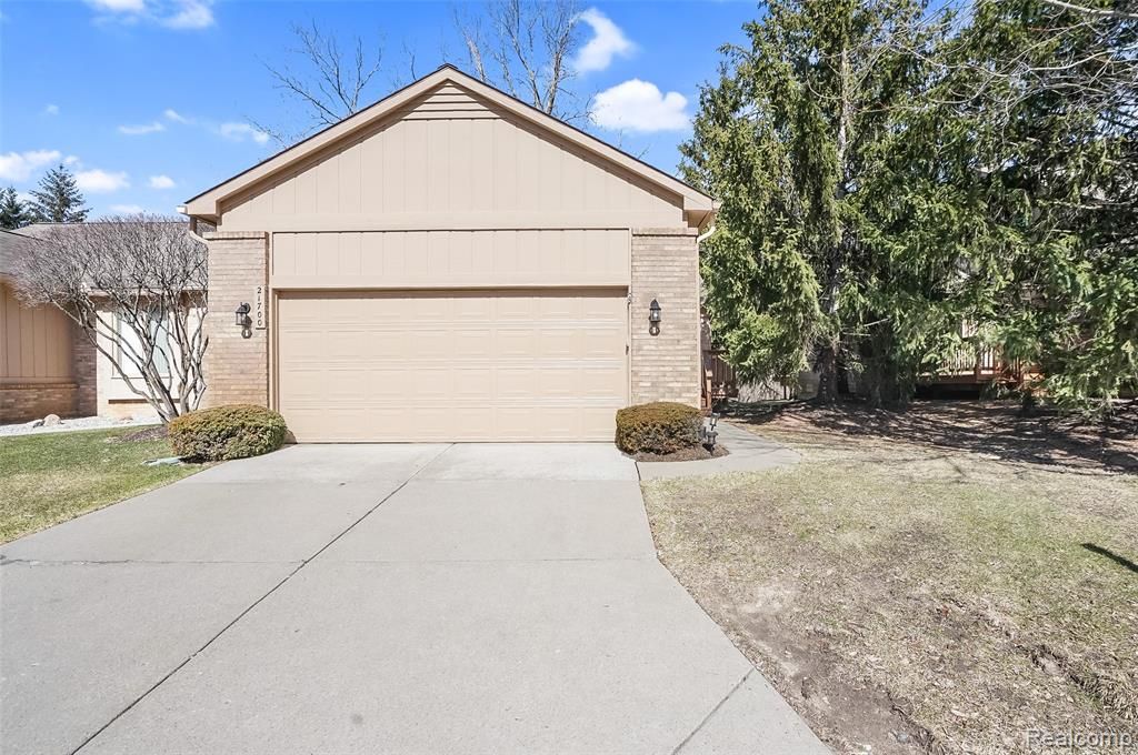 21700 River Ridge Trail Unit 177, Farmington Hills, MI 48335