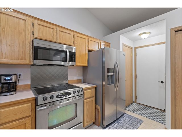 709 TOLIVER Dr, Molalla, OR 97038