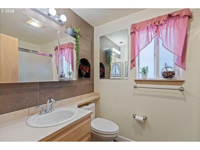 709 TOLIVER Dr, Molalla, OR 97038