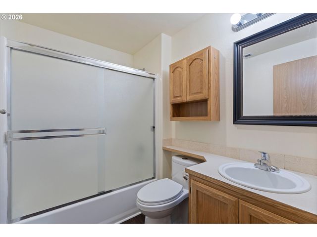 709 TOLIVER Dr, Molalla, OR 97038