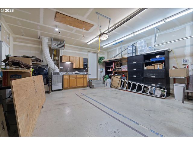 709 TOLIVER Dr, Molalla, OR 97038