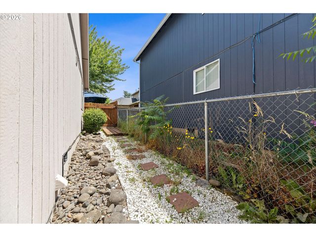 709 TOLIVER Dr, Molalla, OR 97038
