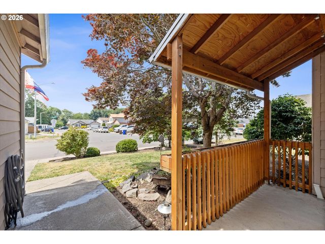 709 TOLIVER Dr, Molalla, OR 97038