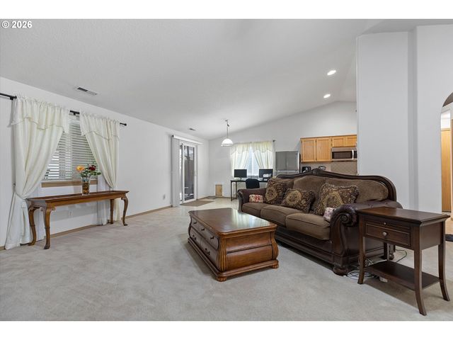 709 TOLIVER Dr, Molalla, OR 97038