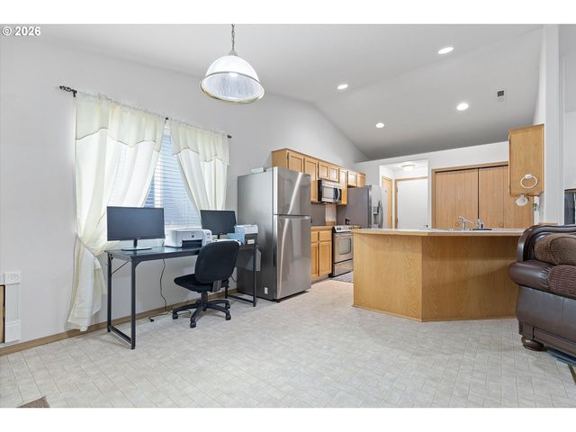 709 TOLIVER Dr, Molalla, OR 97038
