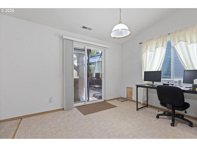 709 TOLIVER Dr, Molalla, OR 97038