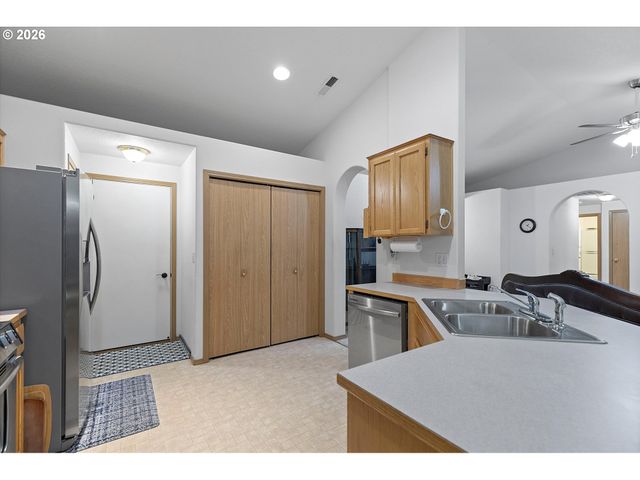 709 TOLIVER Dr, Molalla, OR 97038