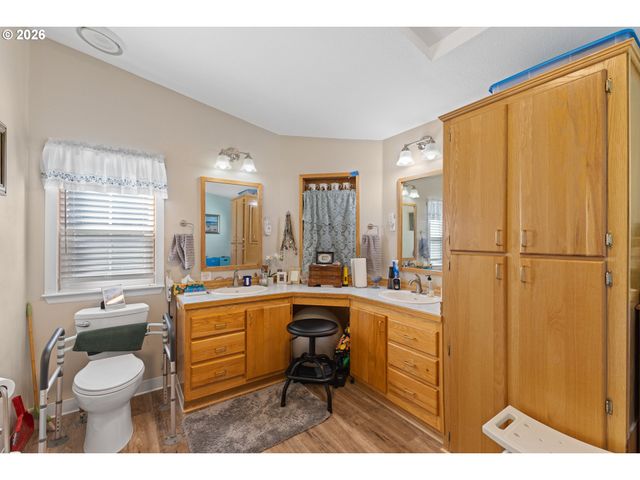 69323 WILDWOOD Rd, North Bend, OR 97459