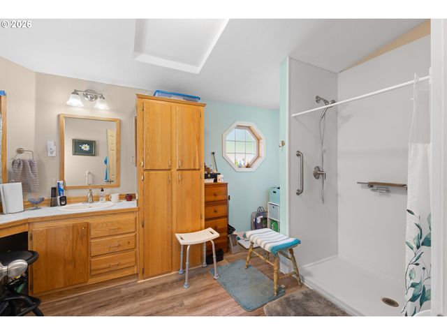 69323 WILDWOOD Rd, North Bend, OR 97459