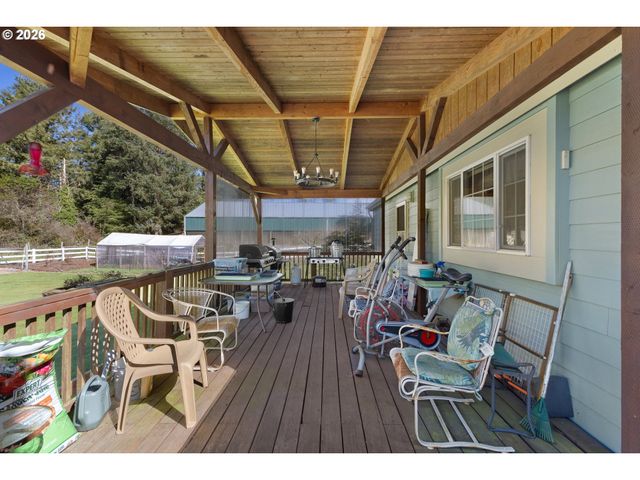 69323 WILDWOOD Rd, North Bend, OR 97459