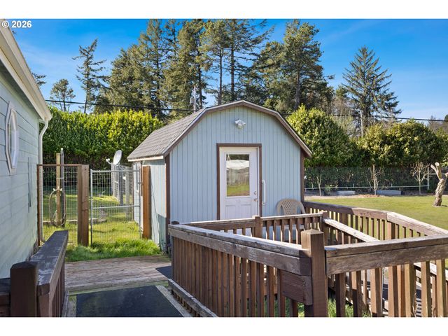 69323 WILDWOOD Rd, North Bend, OR 97459