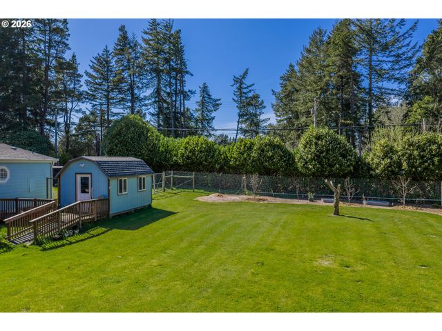 69323 WILDWOOD Rd, North Bend, OR 97459