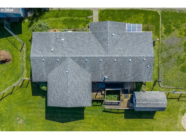 69323 WILDWOOD Rd, North Bend, OR 97459