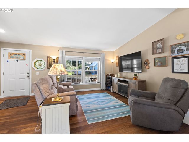 69323 WILDWOOD Rd, North Bend, OR 97459