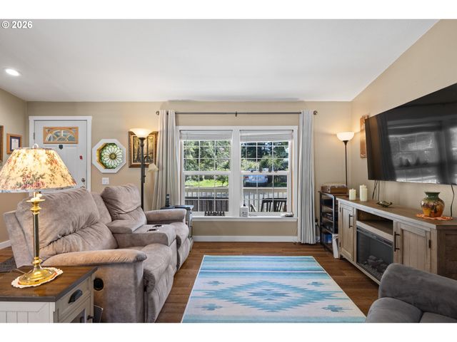 69323 WILDWOOD Rd, North Bend, OR 97459