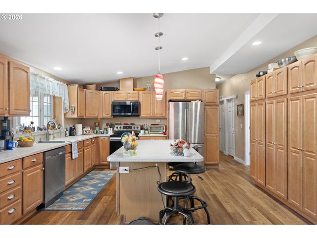 69323 WILDWOOD Rd, North Bend, OR 97459