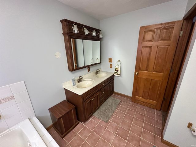 111 W Everton Road, Connersville, IN 47331