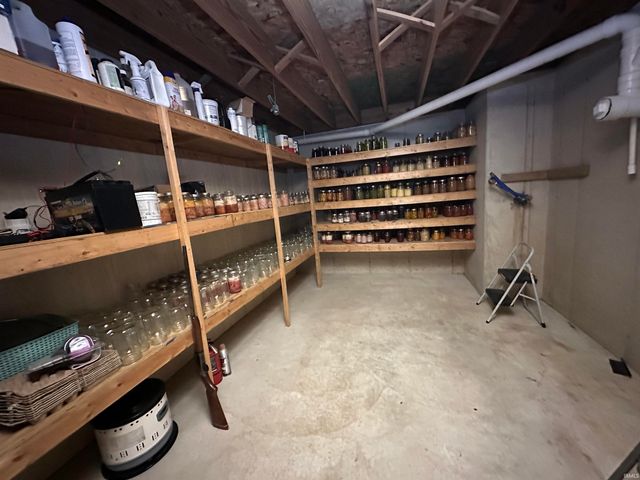 111 W Everton Road, Connersville, IN 47331