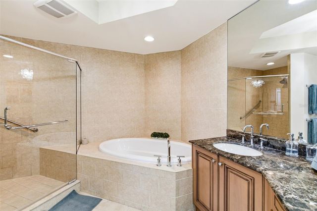 5823 BOWEN DANIEL DRIVE 702, Tampa, FL 33616