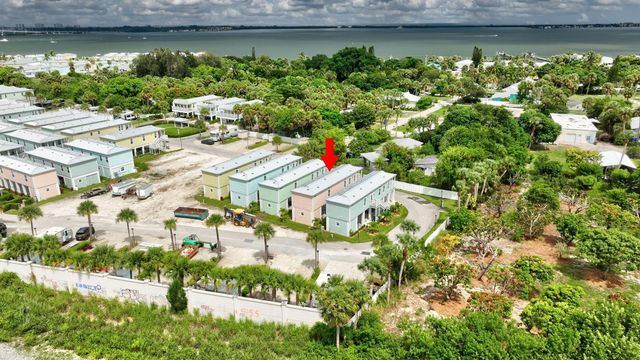 300 NE Coastal Drive, Jensen Beach, FL 34957