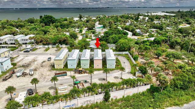 300 NE Coastal Drive, Jensen Beach, FL 34957
