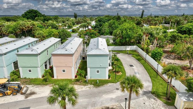 300 NE Coastal Drive, Jensen Beach, FL 34957