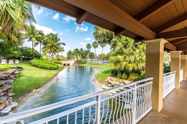 10794 NW 70th St, Doral, FL 33178