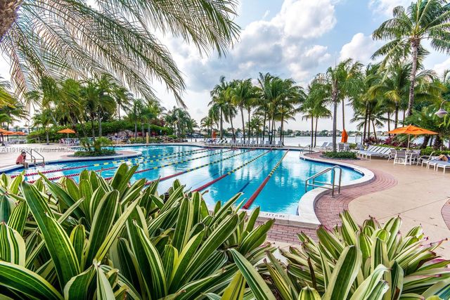 10794 NW 70th St, Doral, FL 33178