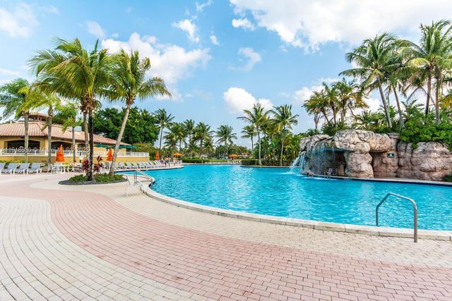 10794 NW 70th St, Doral, FL 33178