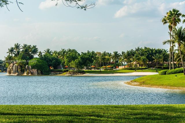 10794 NW 70th St, Doral, FL 33178