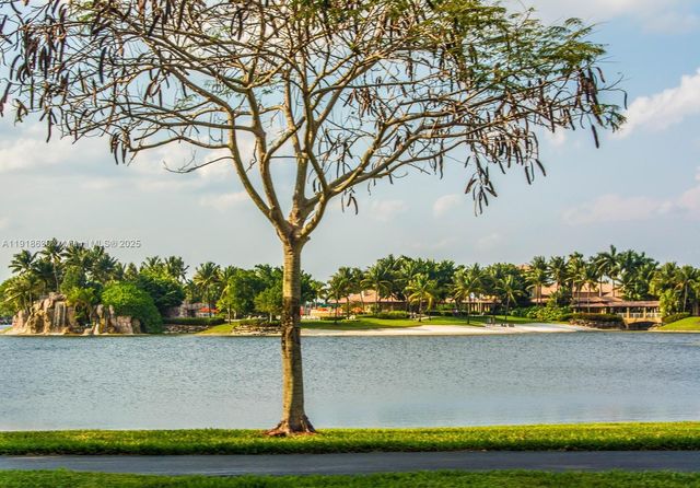 10794 NW 70th St, Doral, FL 33178